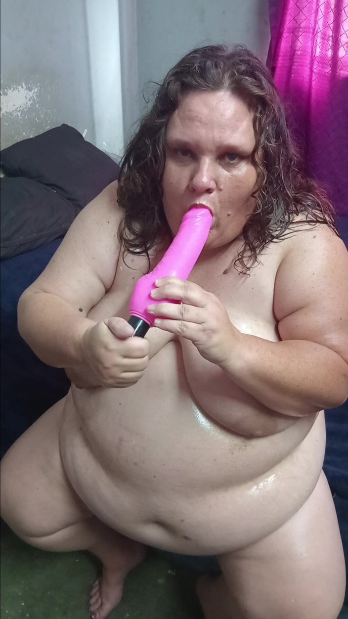 hothouse18xxx: Stacy Chupa Y Lame Su Nuevo Juguete Vibrador Rosa