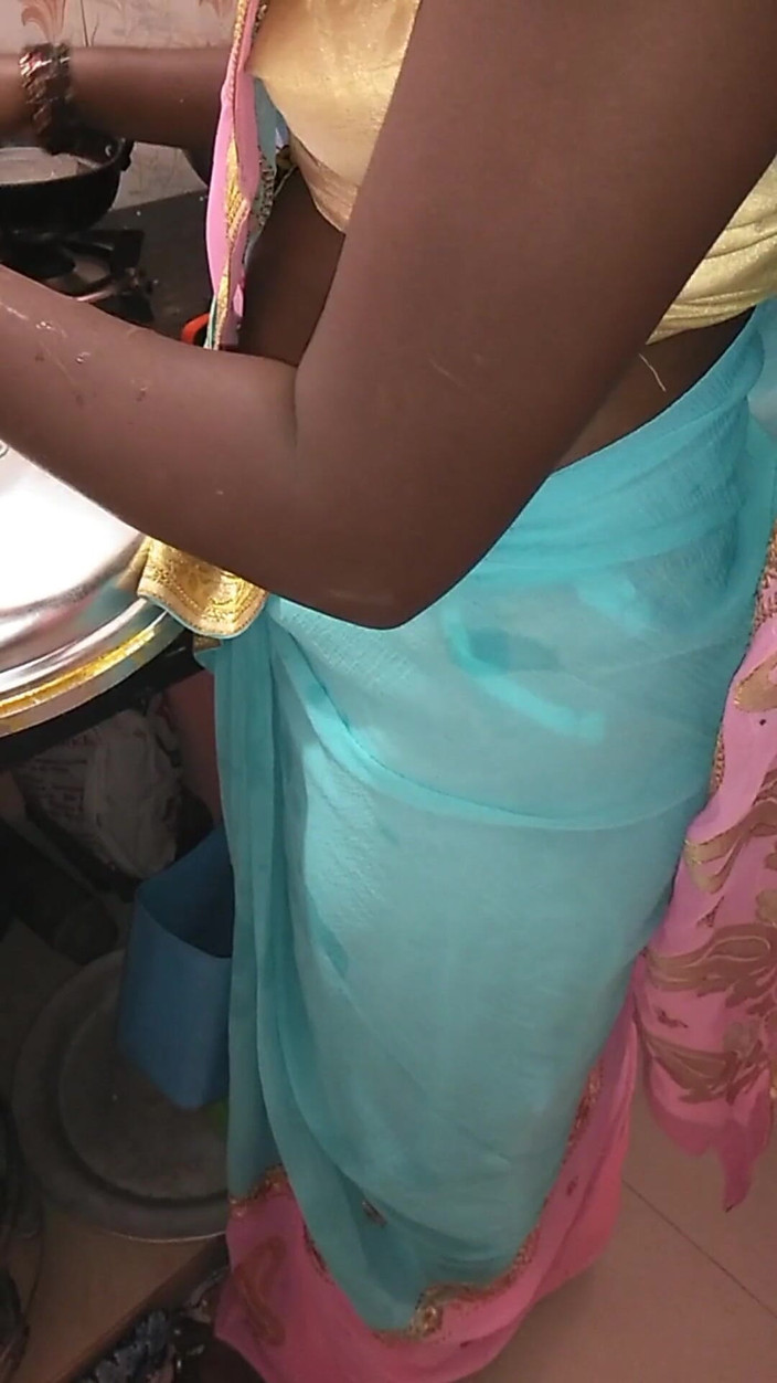 RenuRaj: Massage à l’huile nuru de Renu, MILF desi tamoule, baise en...