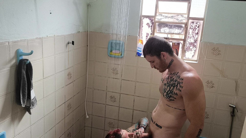 Carmona's films: Culo grosso sotto la doccia