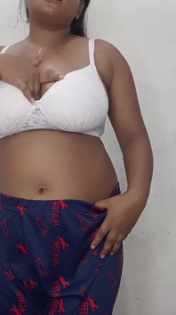 bhaartiy larki nihaarika thaakur bare stan aur choot