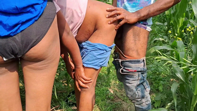 Desi step mom: 야외에서 섹스하는 핫한 마누라 최신 3명