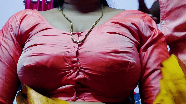 Desi Mohini: Desi Mohini Servitoare matură sexy incitantă excitată care face sex...