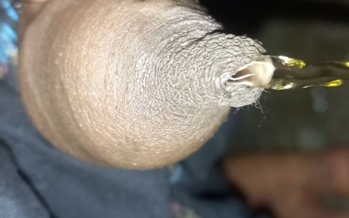 Lustyizlife: Kontol phimosis kulup ketat kencing dan coli closeup