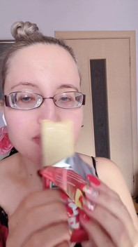 Asmr protein bar şekersiz yiyor