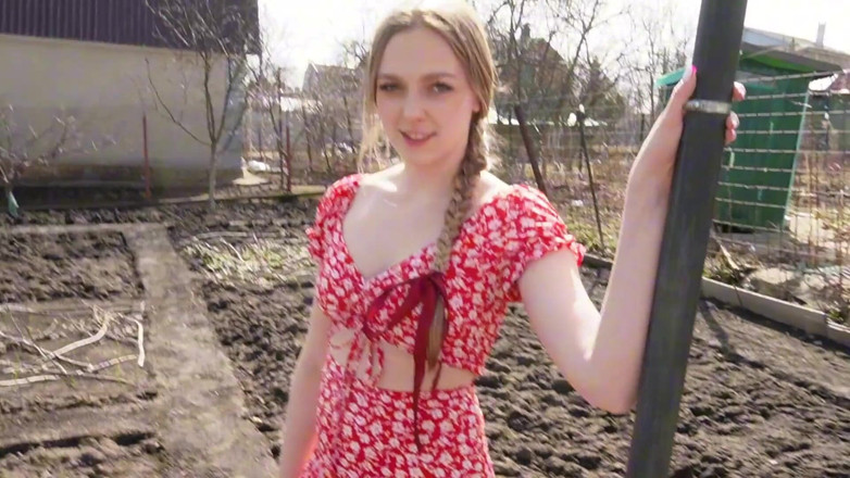 Arisha Mills: Kam aus der Stadt und fickte einen kollektiven Bauern
