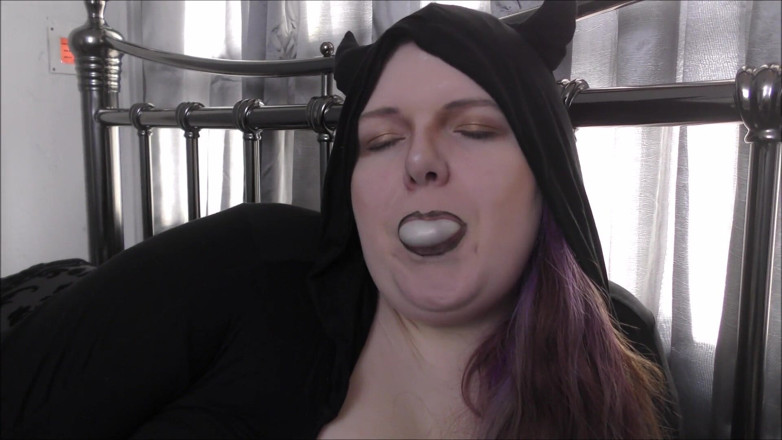 Mxtress Valleycat: Big Boobs and Big Bubbles
