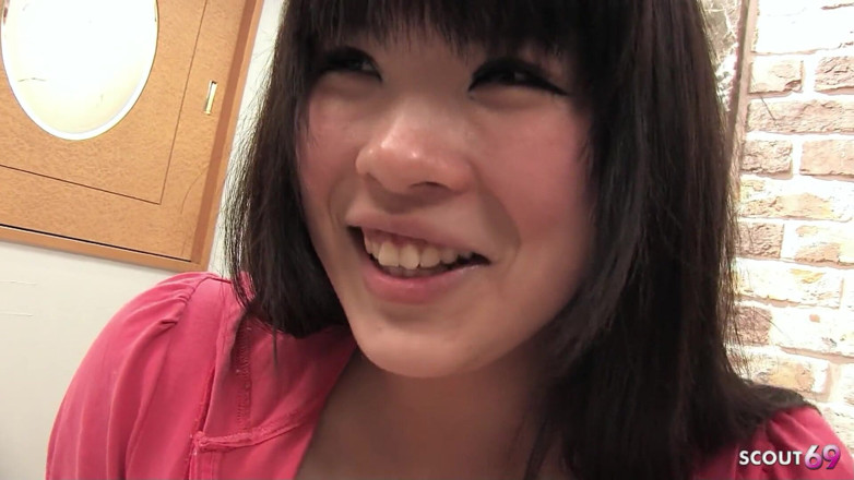 Asian porn collection: Remaja Jepun bertetek besar semula jadi bercakap untuk menghisap dan...