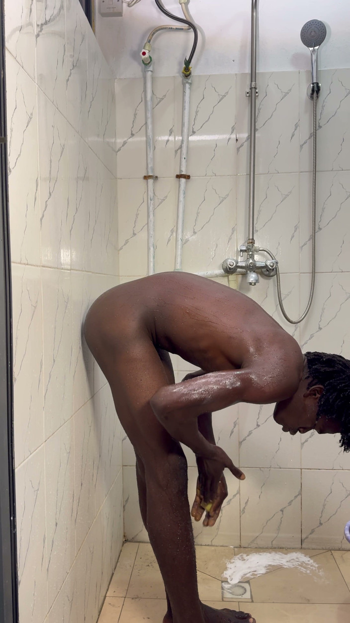 Blacked sauce: Come Have a Bath and Jerk off with Me