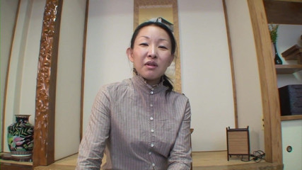 Asian Mature Climax: O fată asiatică păroasă a vibrat tare
