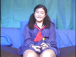 Cumming Soon: 亚洲女孩骑大鸡巴