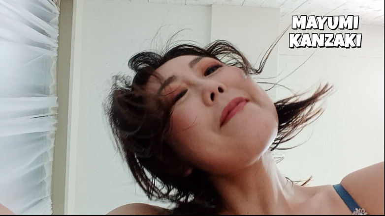 Mayumi Kanzaki: เซลฟี่ในสตูดิโอ