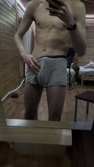 Maksim Lopukhov: Masturbándose una gran polla gorda delante del espejo