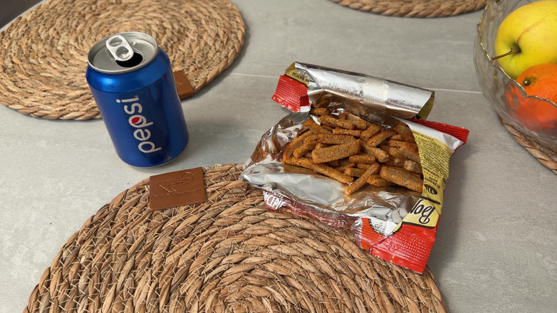 Arisha Mills: Fiica vitregă merge fără chiloți și mă roagă să o fut