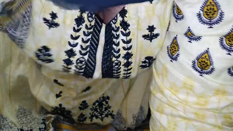 Aria Mia: Desi Hot Big Ass BBW Služka dostane drsný anál ošukaný šéfem...