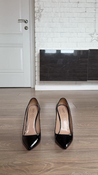 Pumps off, Power on - High Heels Rip off