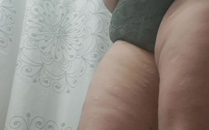 Mommy big hairy pussy: 継母の脱衣は暑いです