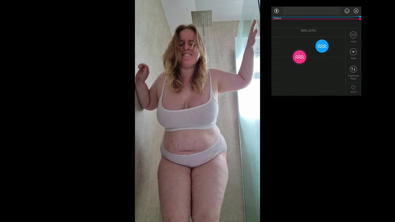 Julie Bliss: Julie Bliss - Ovládání sprchy Lovense