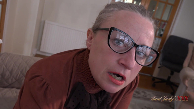 Aunt Judy's XXX: CiociaJudysXXX - Twój dojrzały nauczyciel MILF Pani Andrea Ann znajduje nowy...