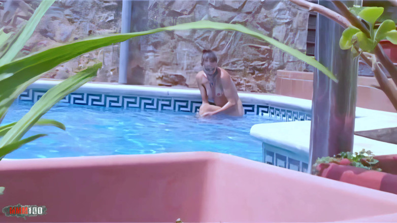 MMM100 Solo: Sexy Video Missguapa_pool