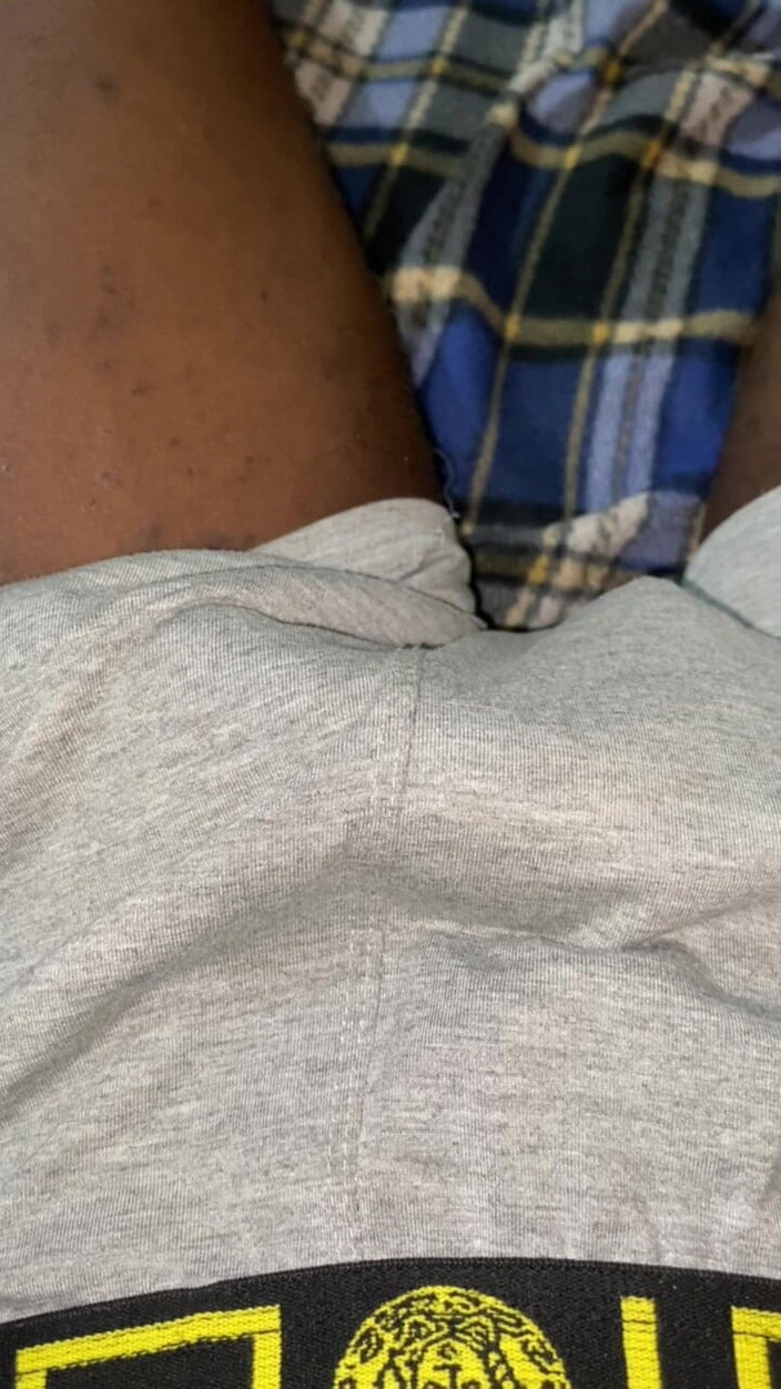 Slimniqqa: Fui pego acariciando meu grande pau preto