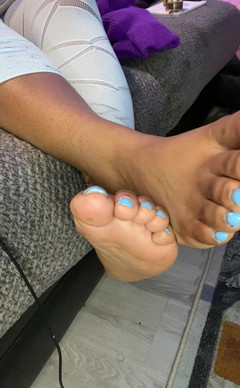 Baby Soles: Financuji den vlastní péče pro moje krásné ebenové nohy