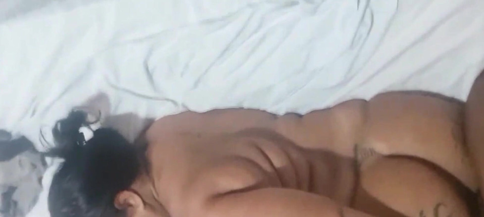 Suzyfuracao: La ragazza grassa e sexy adora la penetrazione profonda.