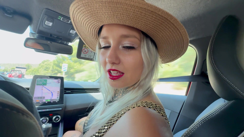 EROTICONLY: Outdoor cipki ekspozycja i lesbijska uczta z niechlujnym lodzikiem