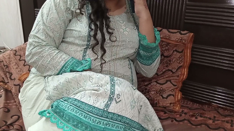 Queen beauty QB: First Time Boyfriend Sneaks Into His Girlfriend's Room and She...
