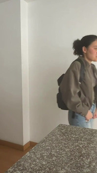 O lesbiană mă domină înainte să plec la muncă