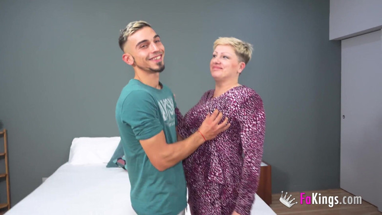 FAKings: 40letá tlustá zralá Sara Duval je rozvedená a hladová po...