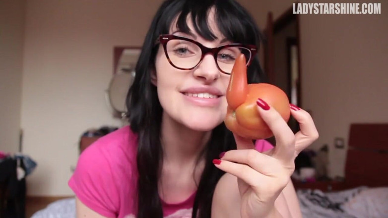Lady Mesmeratrix Official: Pea cherry tomato to play with