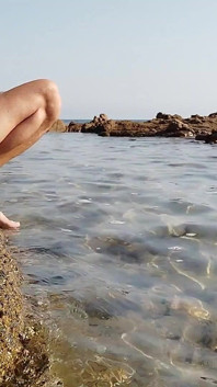 Masturbación junto al mar en Sardegna
