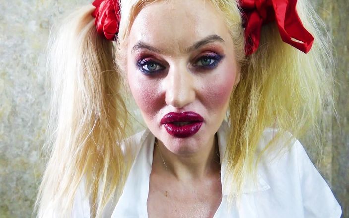 Goddess Celine: Доминирование с губной помадой