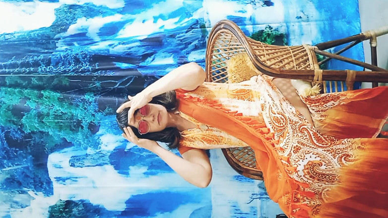 Bolly Karma: 荡妇妻子喜欢良好的性爱