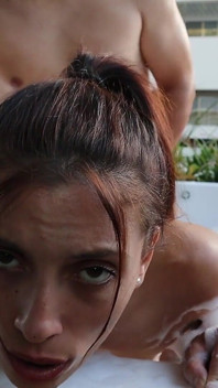Sesso bollente nella jacuzzi con Lynn Scream