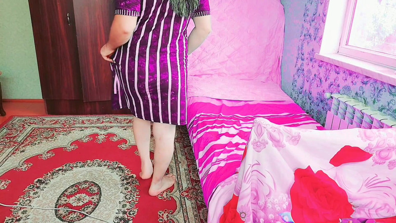 Kitty_Cross: Splendida trans limonata con unghie dipinte vivaci