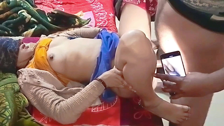 Janvi bhabhi 69: Mijn schattige stiefzus heeft een strakke kut, genoot van seks...