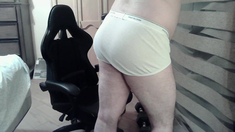 Himbo_Fox: 筋肉質でセクシーなカムボーイが脚を動かす