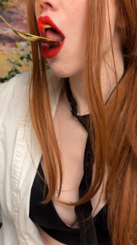 Cosplay Kim Bluestone as Makima From Chainsaw Man Mouth Fetish Tongue Fetish Video Licking Spoons with a Long Tongue