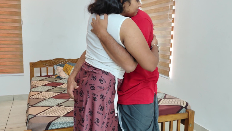 Vaigavarun45: Una ragazza ed un'elettrica scopano a caldo mentre è sola a...