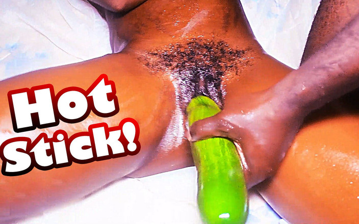 Xtrim Desires: Sexy teenagerka ošukaná Giagantic krásnou cocumber