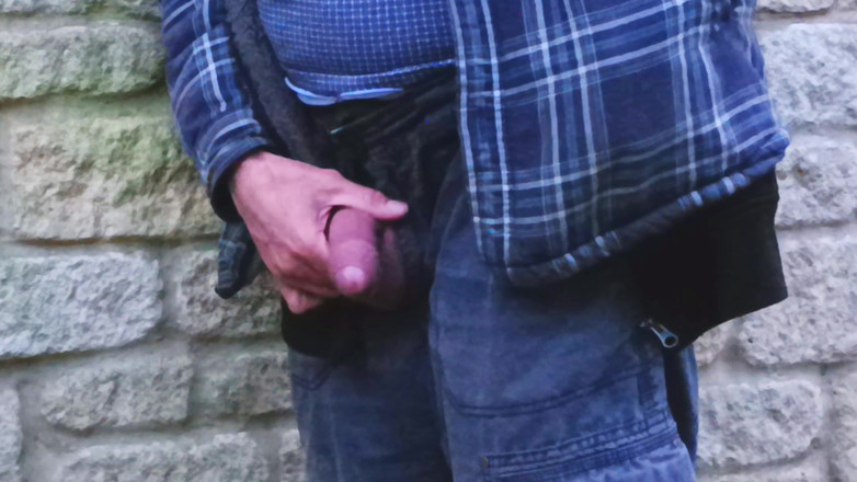 Rockardglans: Big Uncut Cock Wanking i Cumming for the Neighbours Again -...