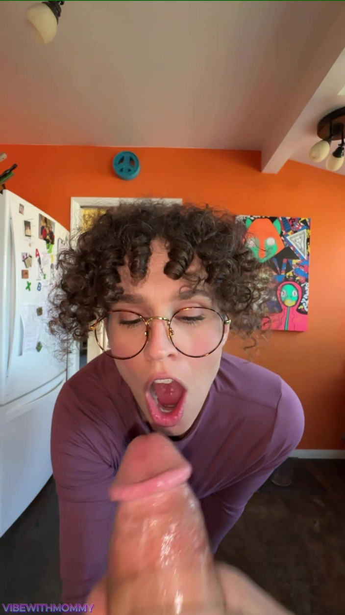 VibeWithMommy: Rich MILF Needs Fixing! Best Friends Stepmom Don't!
