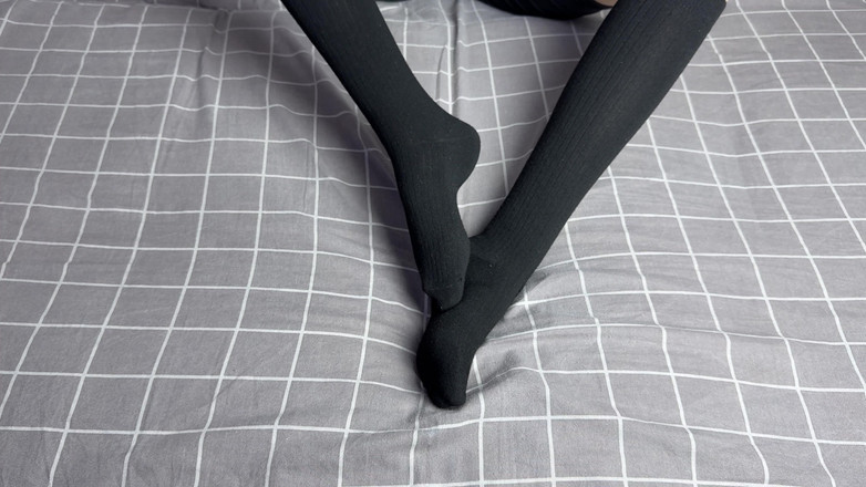 Gloria Gimson: 긴 검은 양말을 신은 너랑 여주인뿐이야