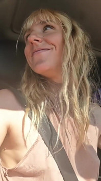 O Blondă Sexy Înghite Spermă După Cap