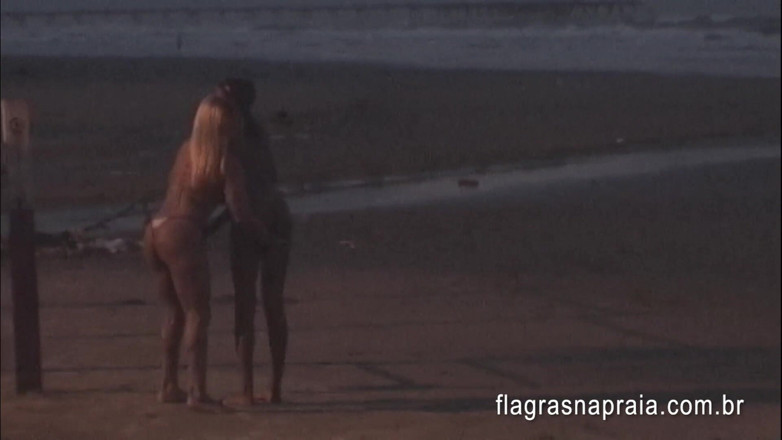 Amateurs videos: Kali pertama isteri saya dengan wanita lain di pantai
