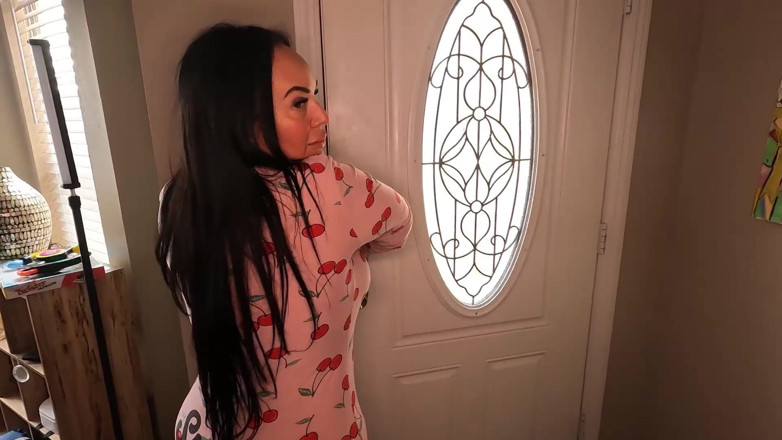 Iluv Shauna: 息子の友人は熟女フェチを持っています