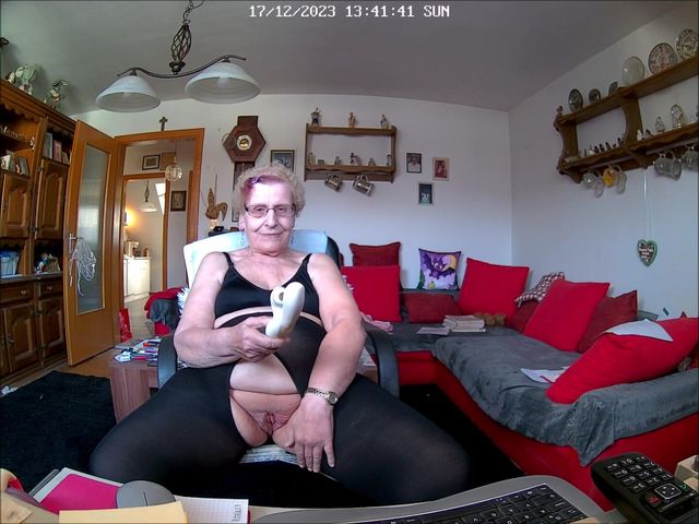 2 Times the Juice Squirted Out of My Cunt (Hot granny Heisseoma)