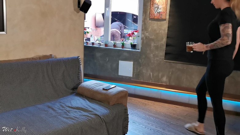 Wet Kelly: Zum ersten mal masturbiert, während jemand mich nicht beobachtet