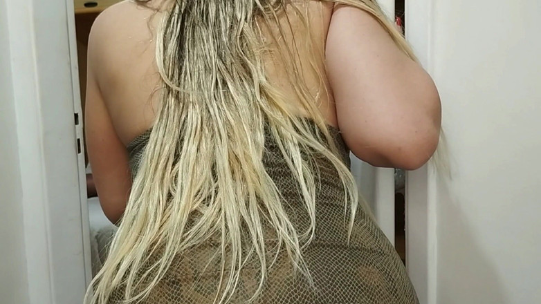 Suzie Slut Official - Hetero: 苏西荡妇在卧室里把它给了理查德卡斯特罗